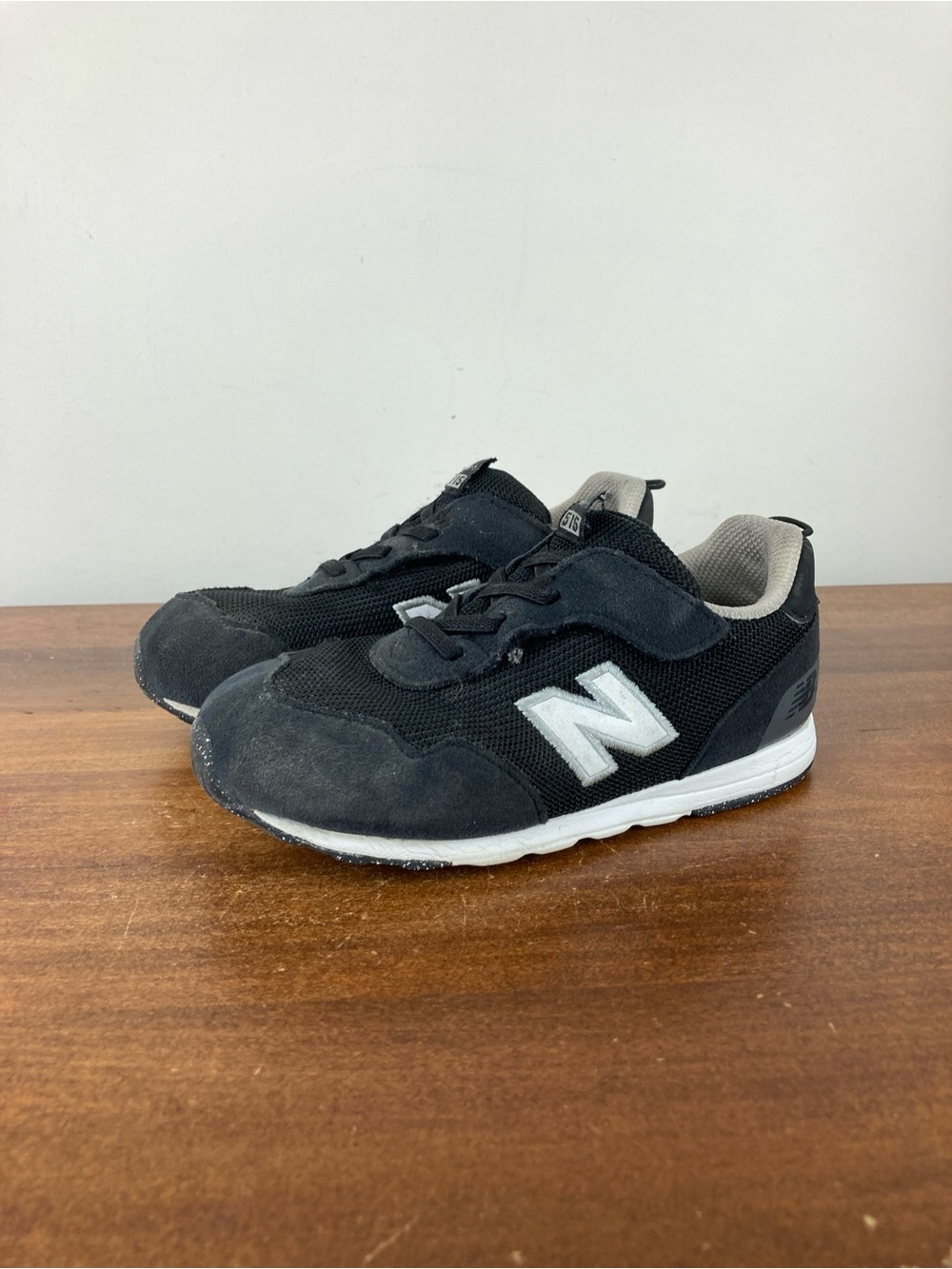 New Balance 515 NEW-B Hook and Loop Black White Sneaker NW515BLK Kids Size 10.